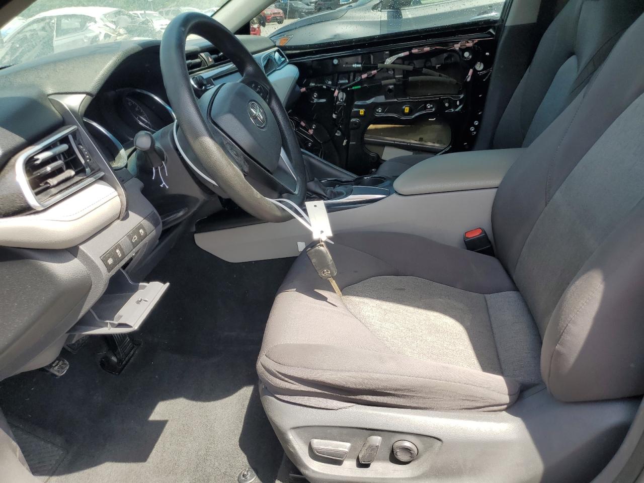 4T1B11HK6JU561388 2018 Toyota Camry L