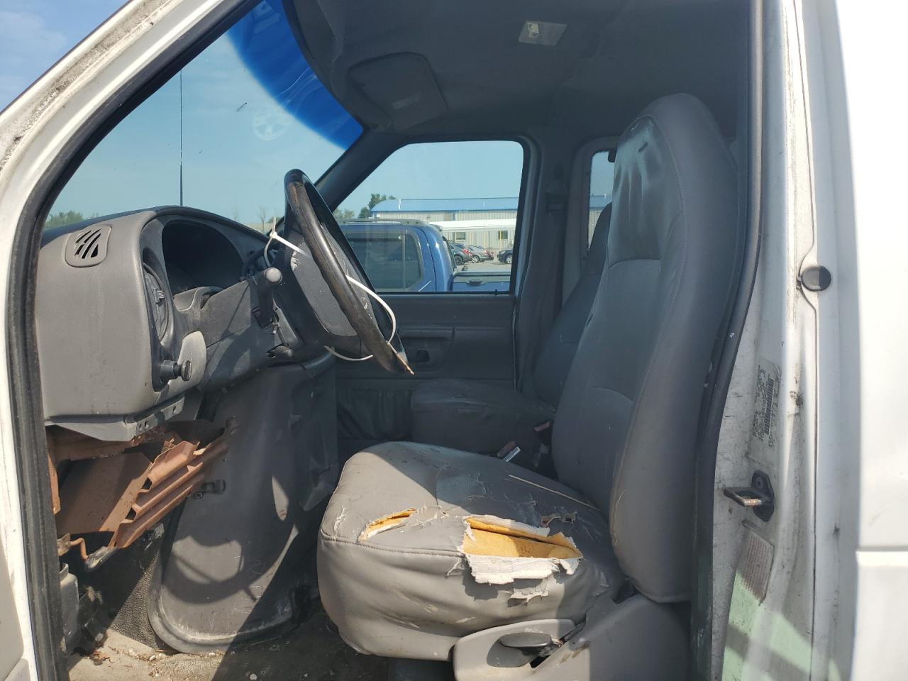 2000 Ford Econoline E350 Super Duty Wagon VIN: 1FBSS31L7YHB82648 Lot: 66702325