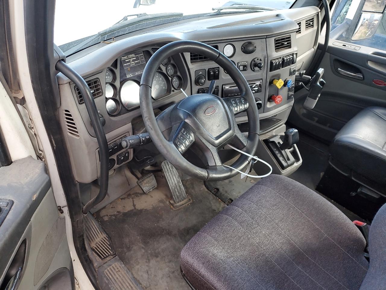 2017 Peterbilt 579 Semi Truck VIN: 1XPBA48X6HD428592 Lot: 64627665