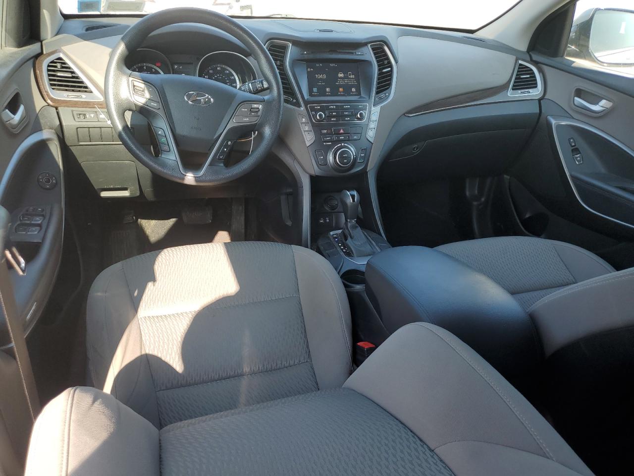 2017 Hyundai Santa Fe Se VIN: KM8SMDHF0HU231753 Lot: 64650485