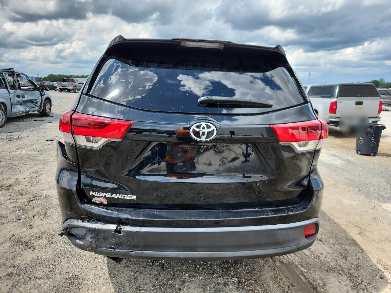 2019 Toyota Highlander Le VIN: 5TDZZRFHXKS304712 Lot: 64381895