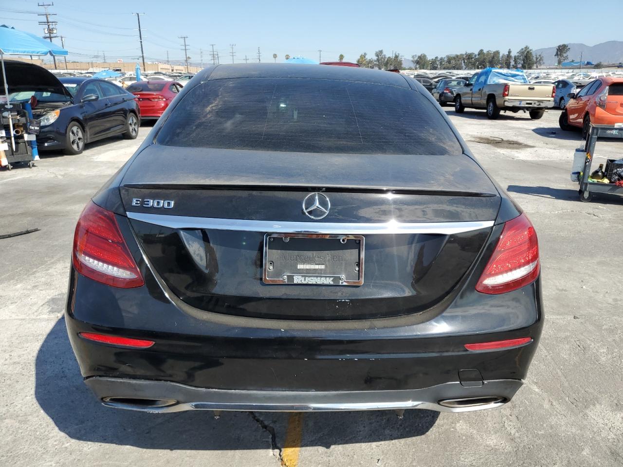2019 Mercedes-Benz E 300 VIN: WDDZF4JB9KA667326 Lot: 65271475