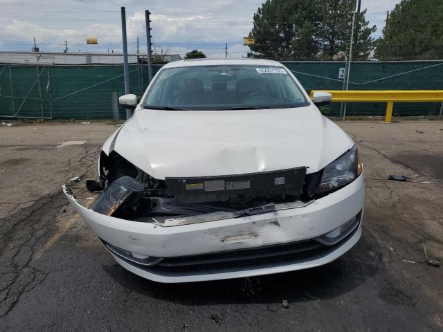 Sedans VOLKSWAGEN PASSAT 2014 White