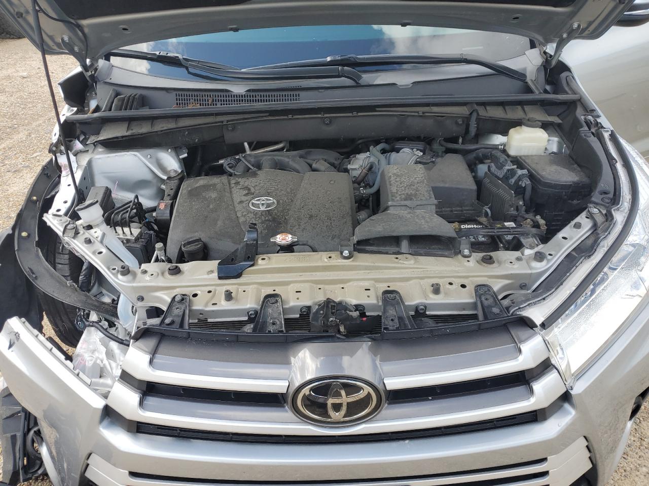 2018 Toyota Highlander Se VIN: 5TDJZRFHXJS889139 Lot: 64254145