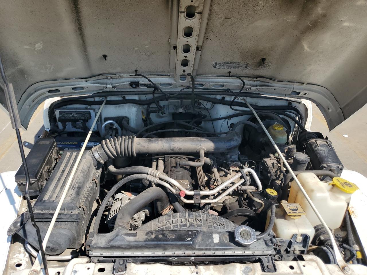 2000 Jeep Wrangler / Tj Sahara VIN: 1J4FA59S0YP742758 Lot: 63563845
