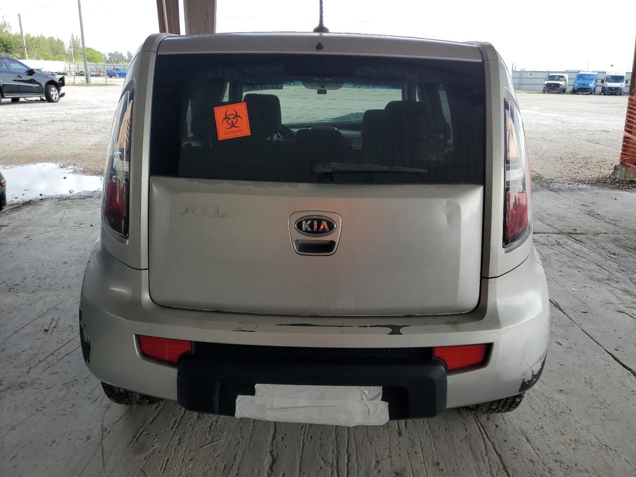 KNDJT2A28B7716565 2011 Kia Soul +