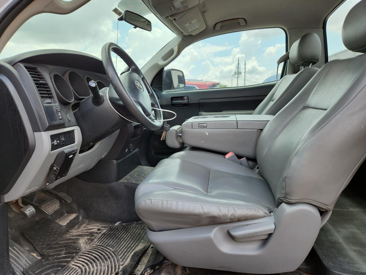 2011 Toyota Tundra VIN: 5TFLU5F18BX025608 Lot: 63189945