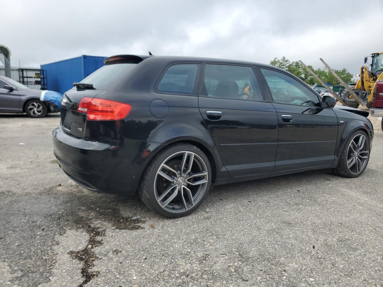 2011 Audi A3 Premium VIN: WAUBJAFM1BA116906 Lot: 65566005