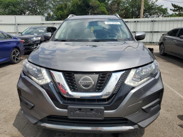  NISSAN ROGUE 2017 Srebrny
