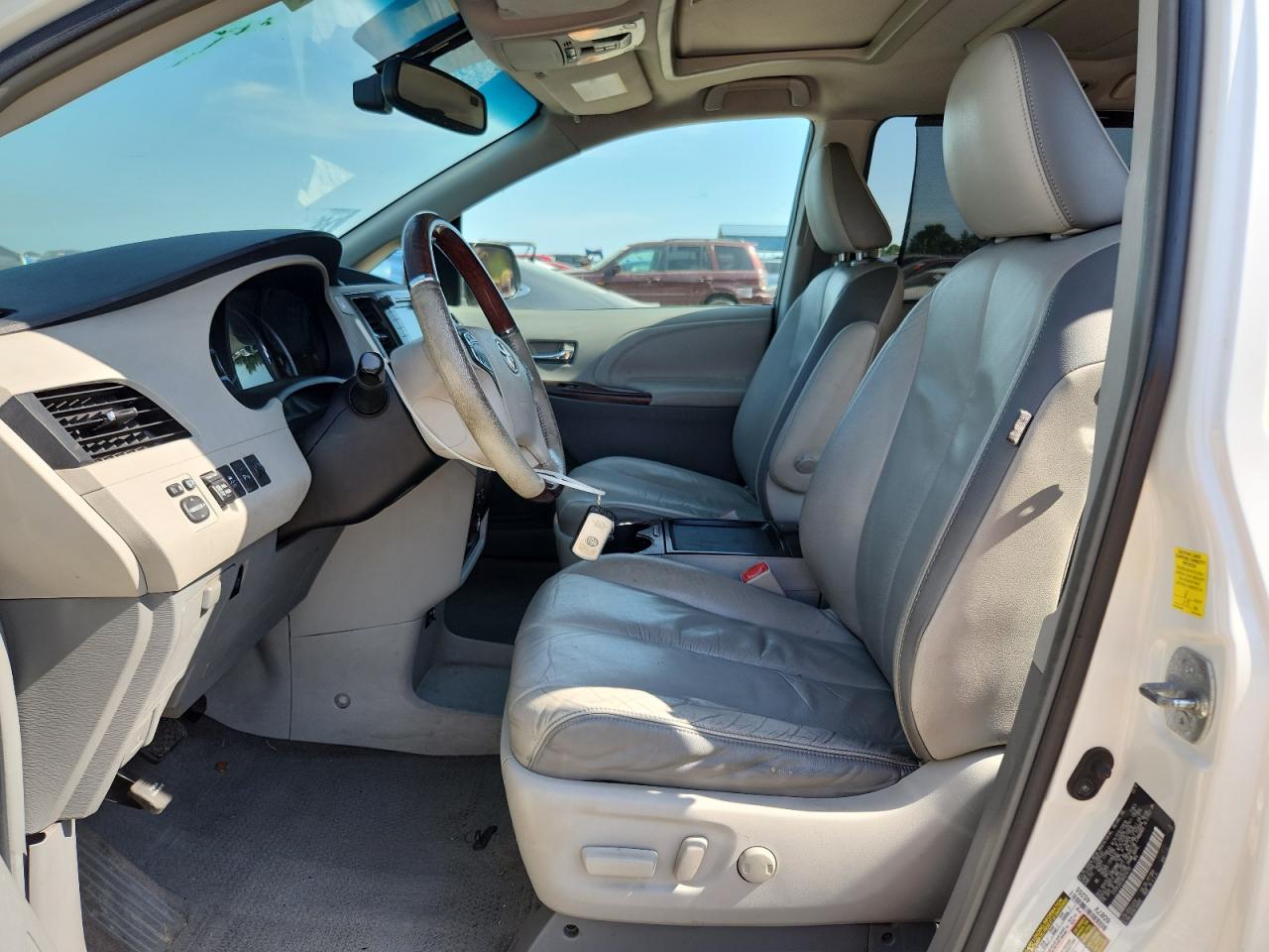 5tdyk3dc5bs014737 5TDYK3DC5BS014737 2011 Toyota Sienna Xle