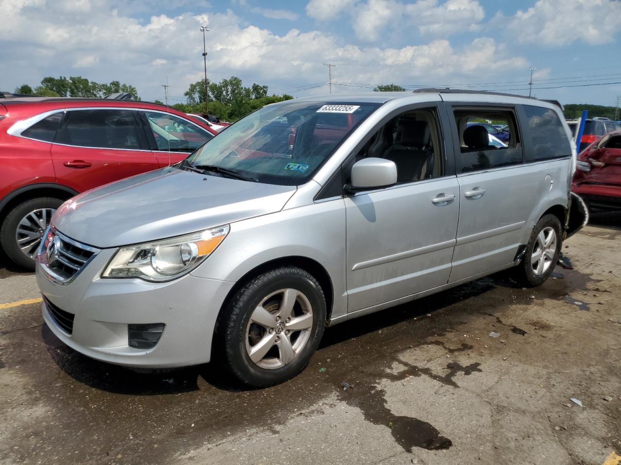 2011 Volkswagen Routan Se