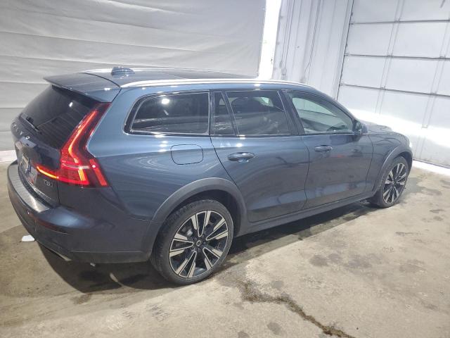  VOLVO V60 2022 Синий