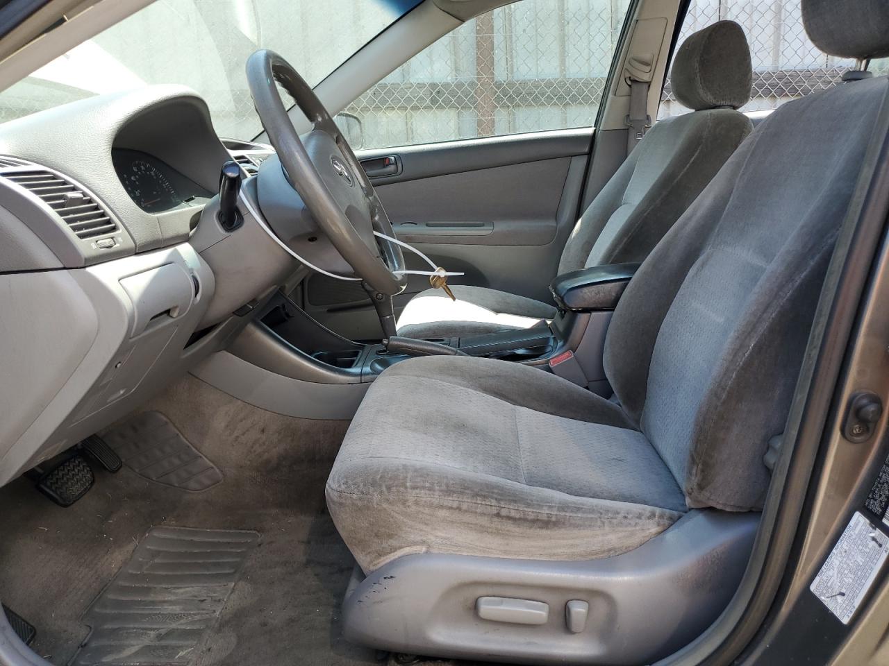 2003 Toyota Camry Le VIN: JTDBE32KX30215061 Lot: 65217635