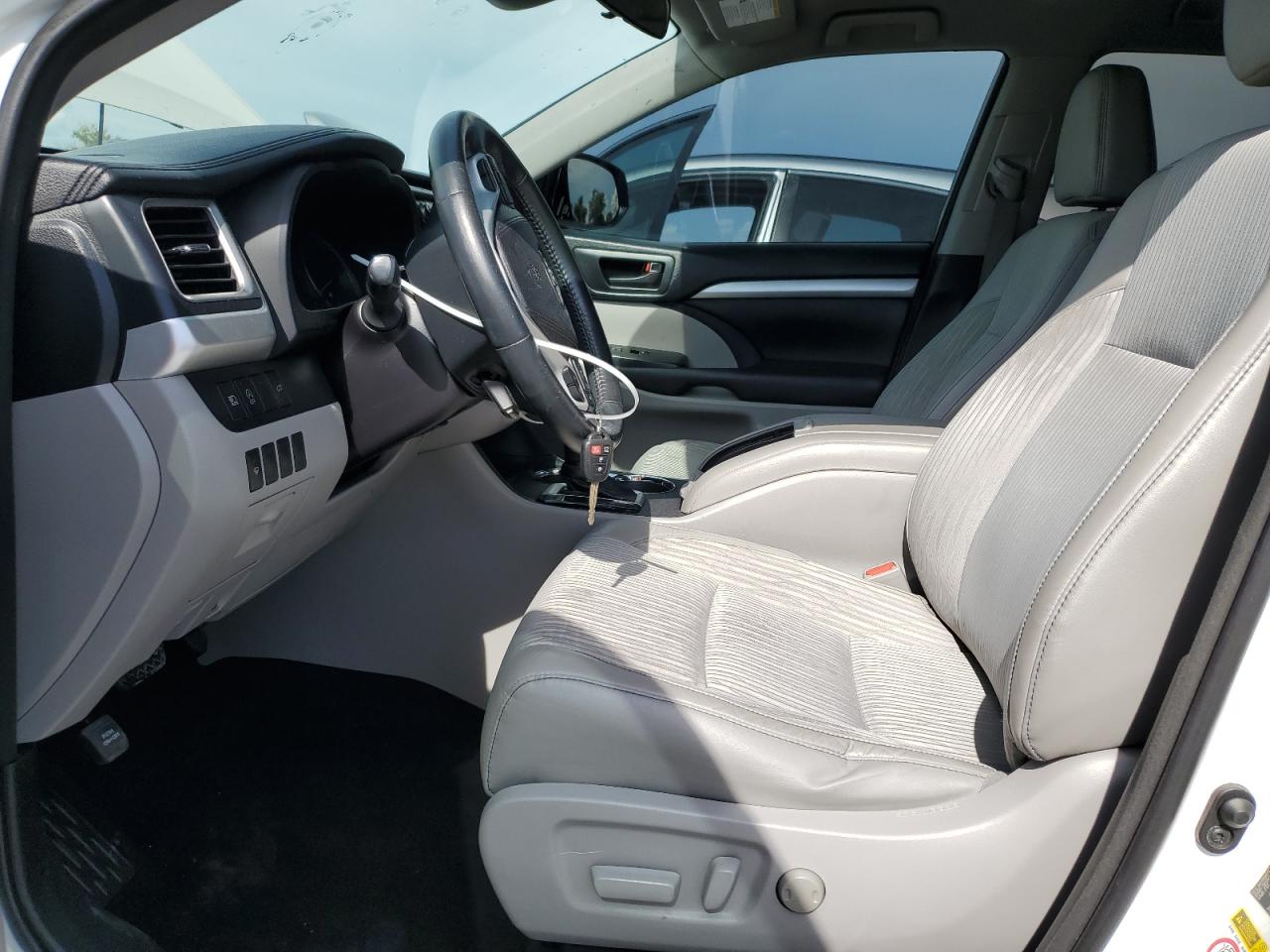 2018 Toyota Highlander Le VIN: 5TDZZRFH0JS240436 Lot: 64383255