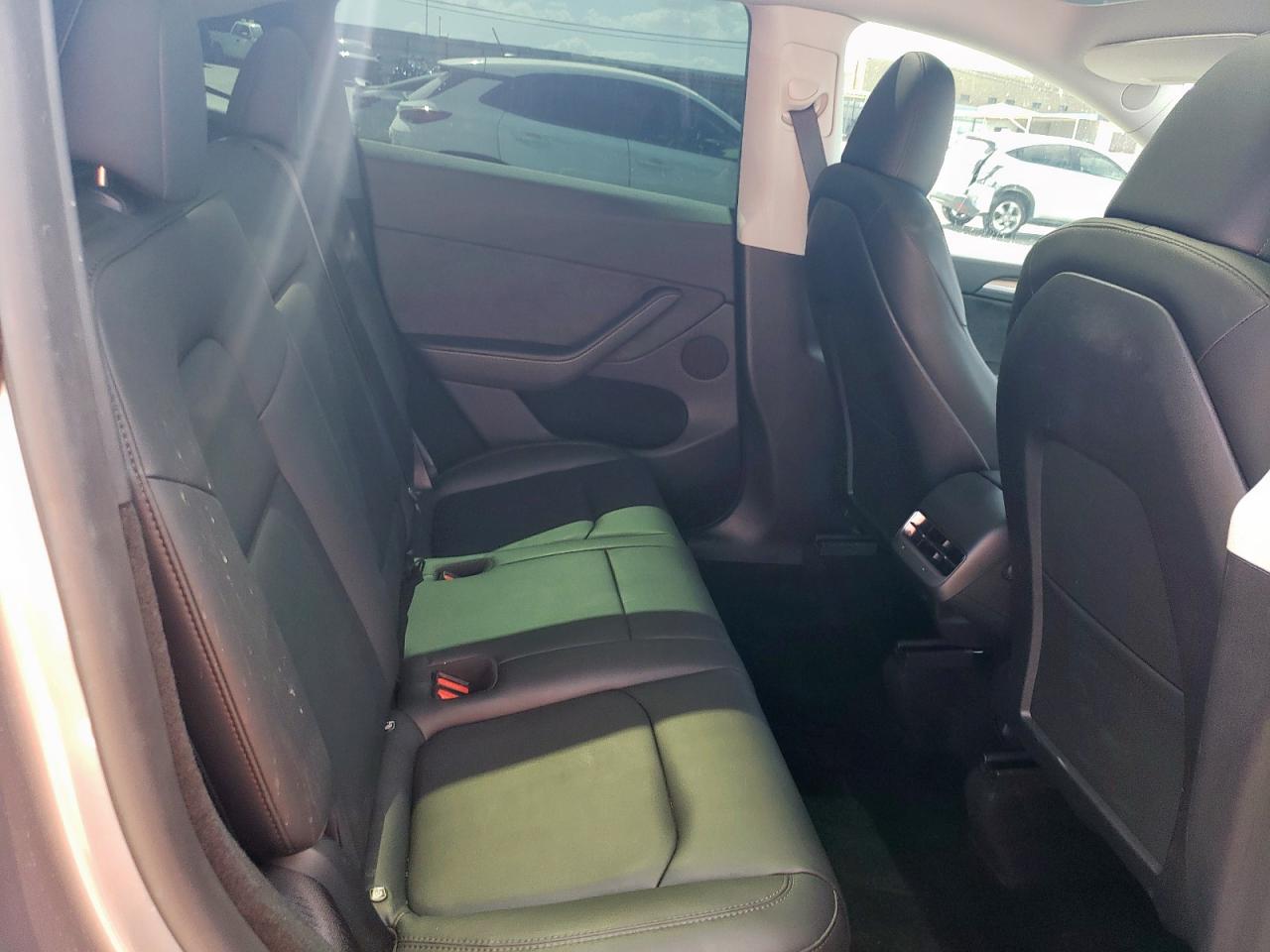 2024 Tesla Model Y VIN: 7SAYGDEE8RA299343 Lot: 65370225