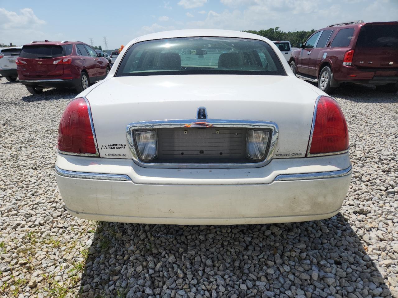 2011 Lincoln Town Car Signature Limited VIN: 2LNBL8CV6BX751559 Lot: 64099535