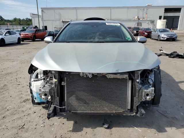  TOYOTA CAMRY 2019 Srebrny