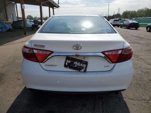  TOYOTA CAMRY 2015 Biały