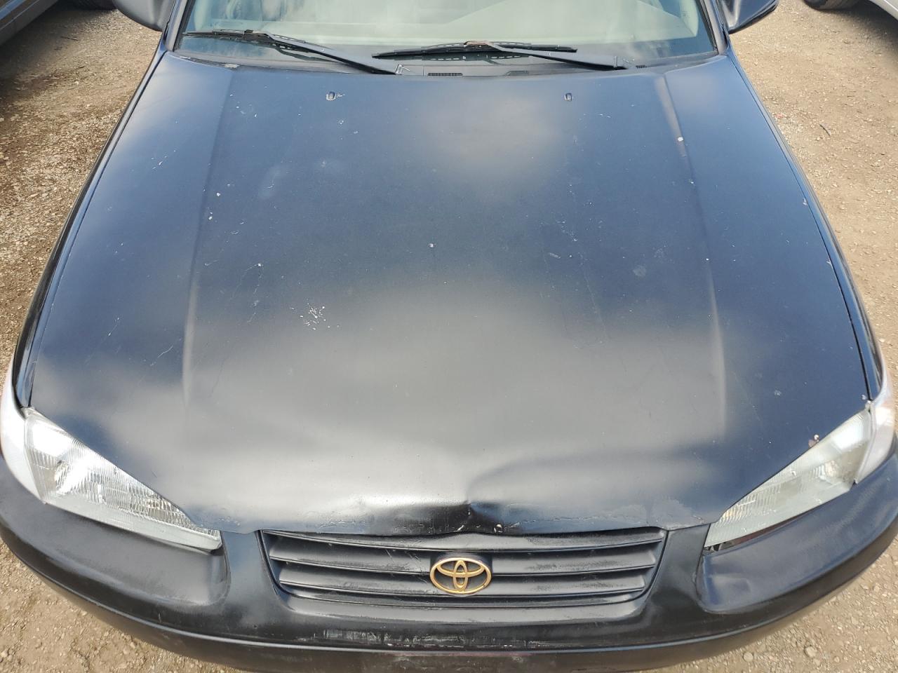 1999 Toyota Camry Ce VIN: 4T1BG22K5XU555863 Lot: 65587895