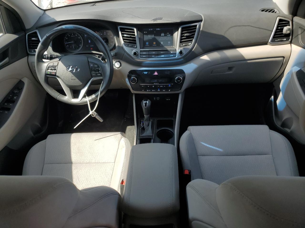2018 Hyundai Tucson Value VIN: KM8J33A24JU820102 Lot: 63850225
