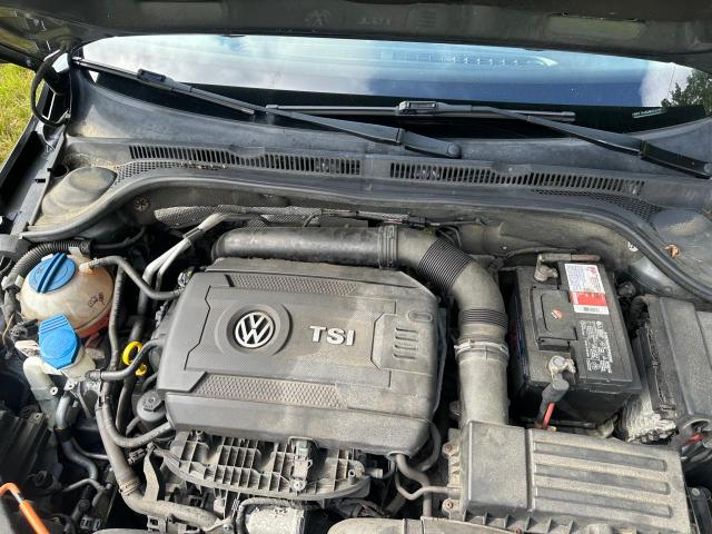 Sedans VOLKSWAGEN JETTA 2014 Złoty