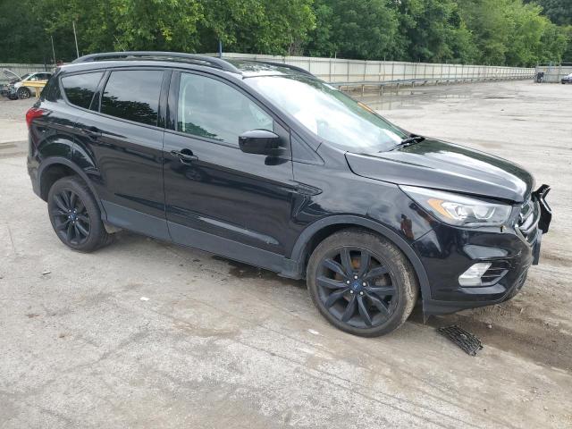  FORD ESCAPE 2019 Czarny