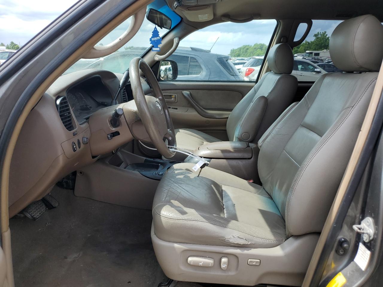 2004 Toyota Sequoia Sr5 VIN: 5TDZT34A84S215857 Lot: 64395935