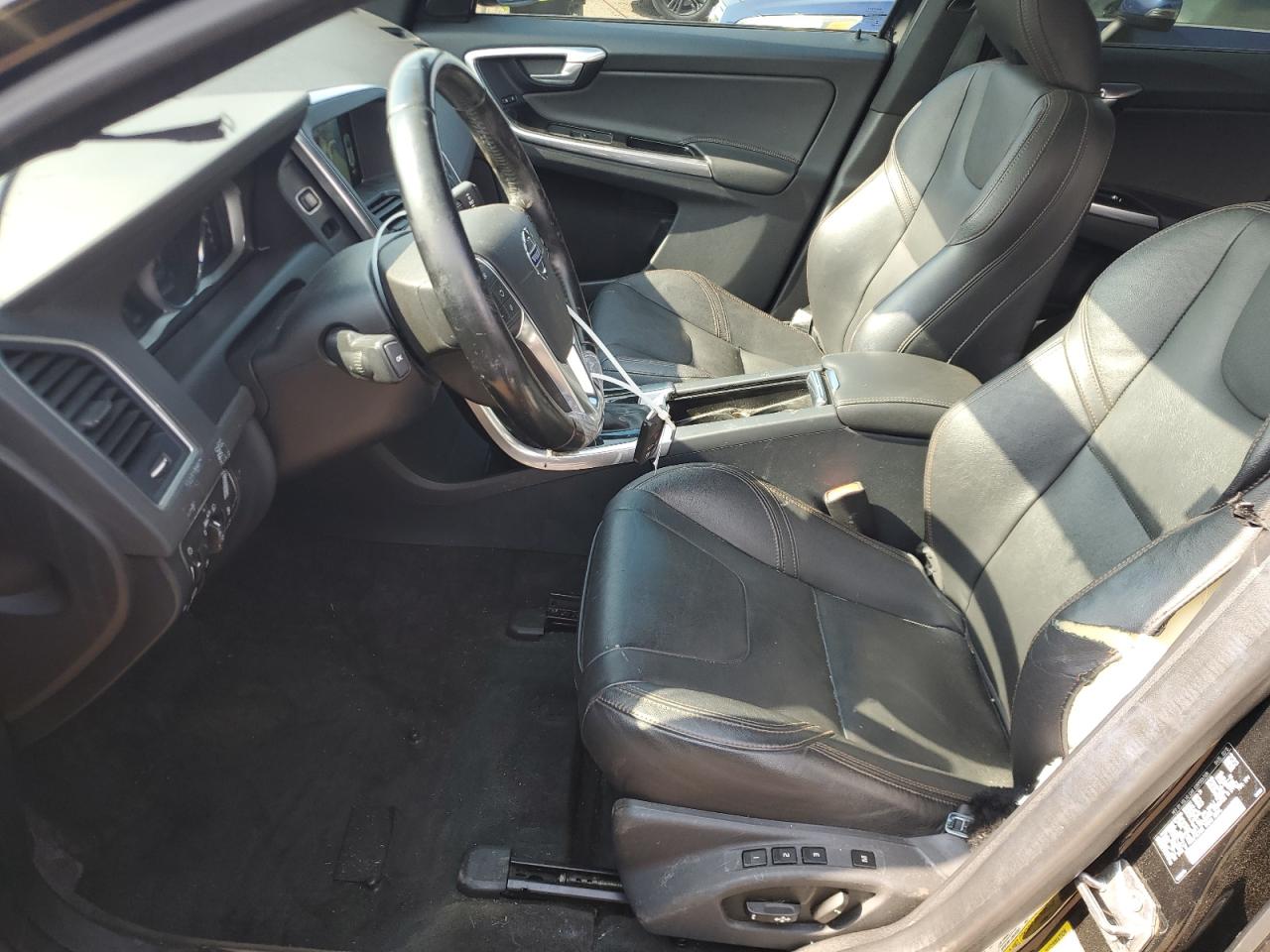 2015 Volvo Xc60 T5 Premier VIN: YV440MDK0F2741845 Lot: 64810105