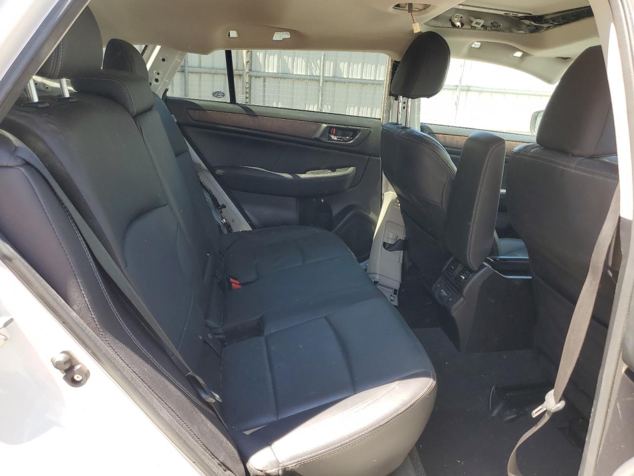 2018 Subaru Outback 3.6R Limited VIN: 4S4BSENC6J3242452 Lot: 63235745