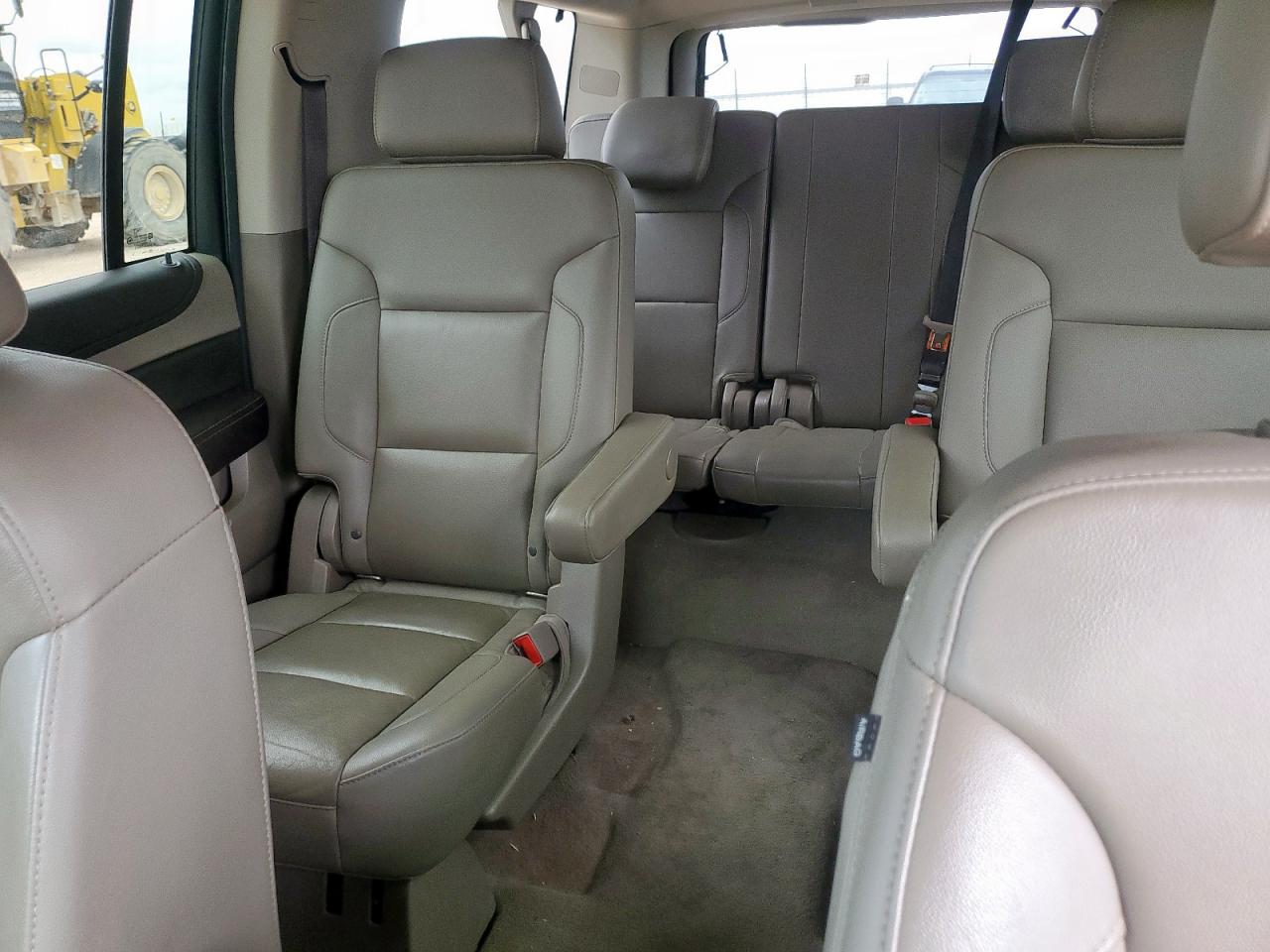 2019 Chevrolet Suburban C1500 Lt VIN: 1GNSCHKC1KR338809 Lot: 62541525