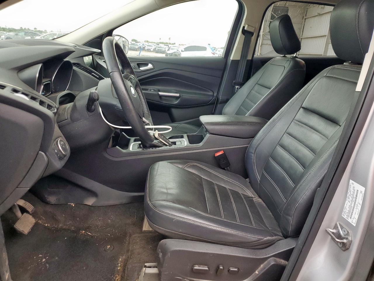 1FMCU9J94JUB72380 2018 Ford Escape Titanium