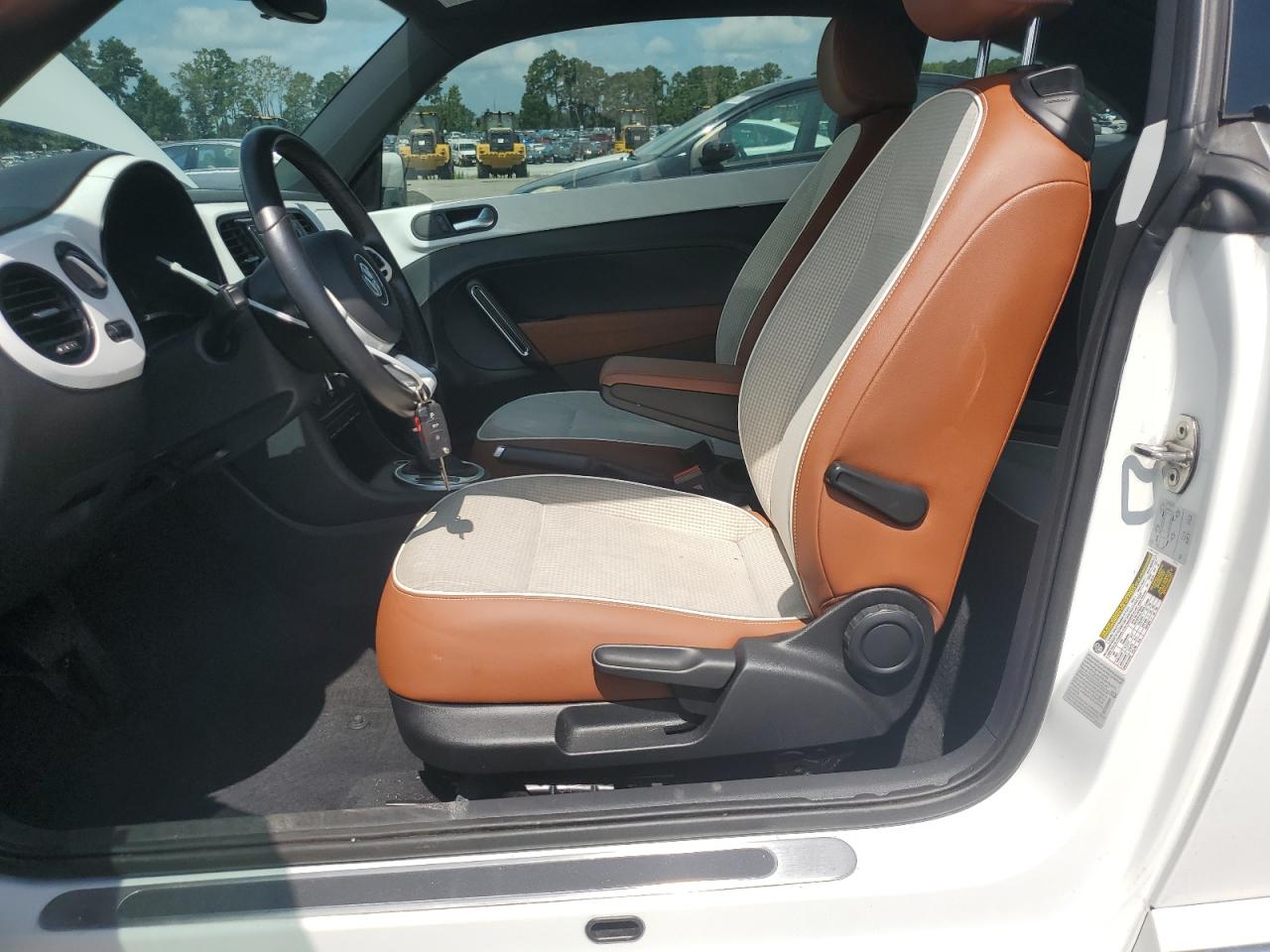 2017 Volkswagen Beetle 1.8T VIN: 3VWF17AT5HM620437 Lot: 64501715