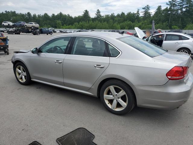 Sedans VOLKSWAGEN PASSAT 2012 Srebrny