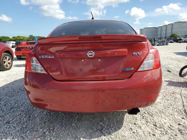 Sedans NISSAN VERSA 2013 Czerwony