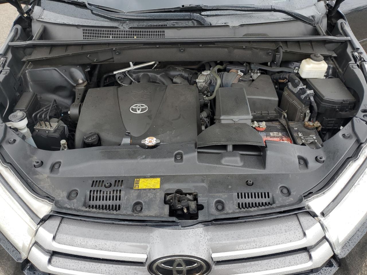 2018 Toyota Highlander Le VIN: 5TDBZRFH3JS913463 Lot: 64435165