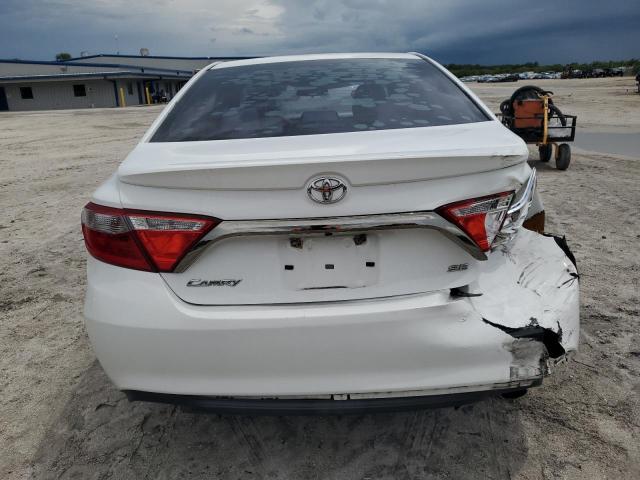  TOYOTA CAMRY 2015 Biały