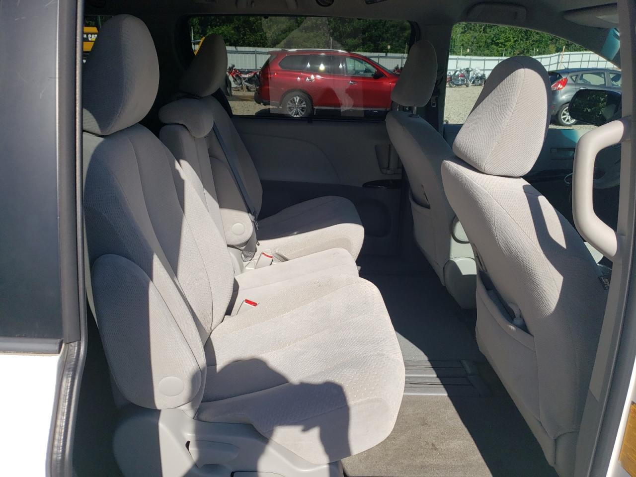 2013 Toyota Sienna Le VIN: 5TDKK3DC2DS372760 Lot: 64380415