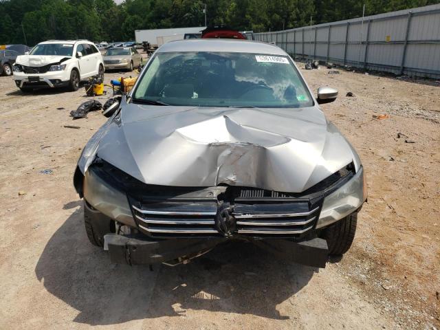 Sedans VOLKSWAGEN PASSAT 2013 Srebrny