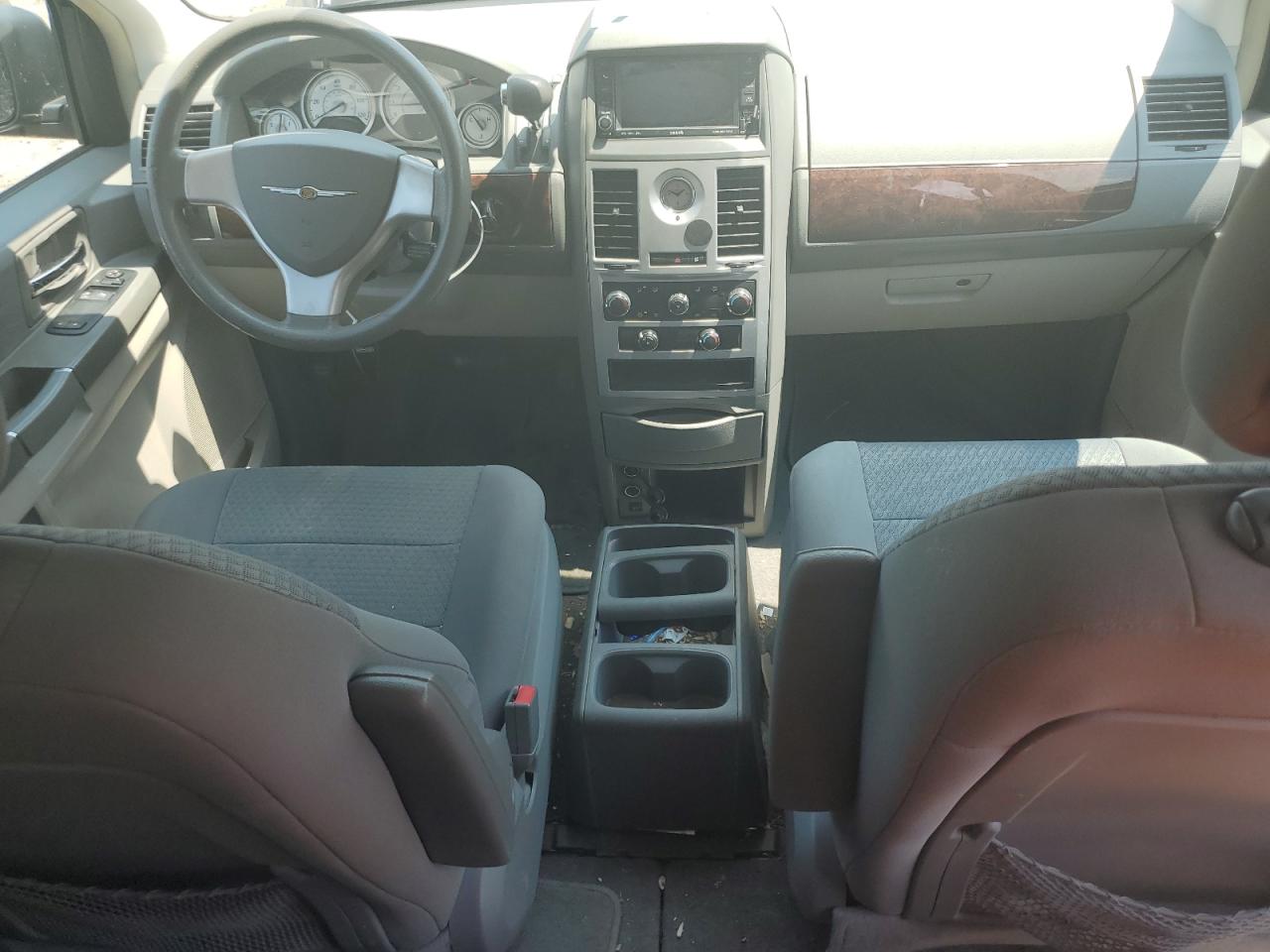 2010 Chrysler Town & Country Lx VIN: 2A4RR2D12AR463996 Lot: 64144025