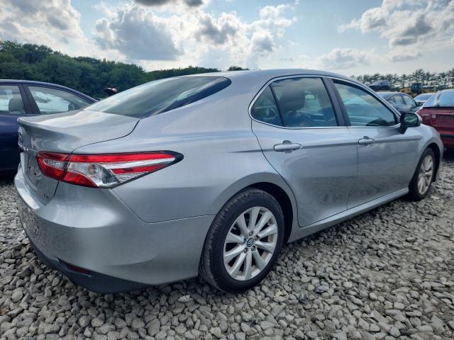 TOYOTA CAMRY 2018 Srebrny