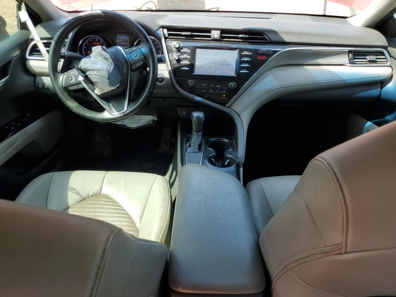 2018 Toyota Camry L VIN: 4T1B11HK2JU673184 Lot: 65815225