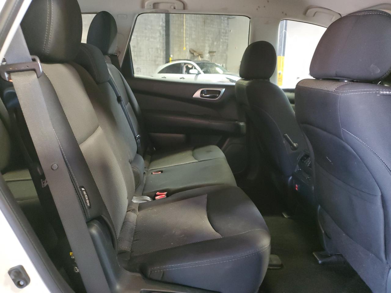 2018 Nissan Pathfinder S VIN: 5N1DR2MM3JC635872 Lot: 63581835
