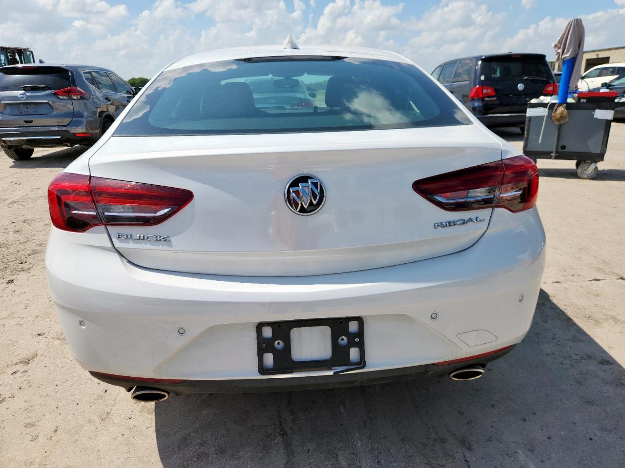 2018 Buick Regal Essence VIN: W04GP6SXXJ1164210 Lot: 63841165