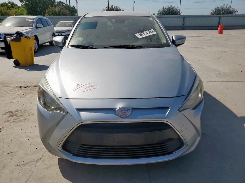  TOYOTA YARIS 2018 Srebrny