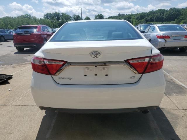 Sedans TOYOTA CAMRY 2017 Biały