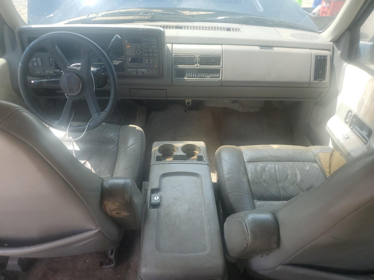 1994 GMC Suburban C1500 VIN: 1GKEC16KXRJ724950 Lot: 64303265
