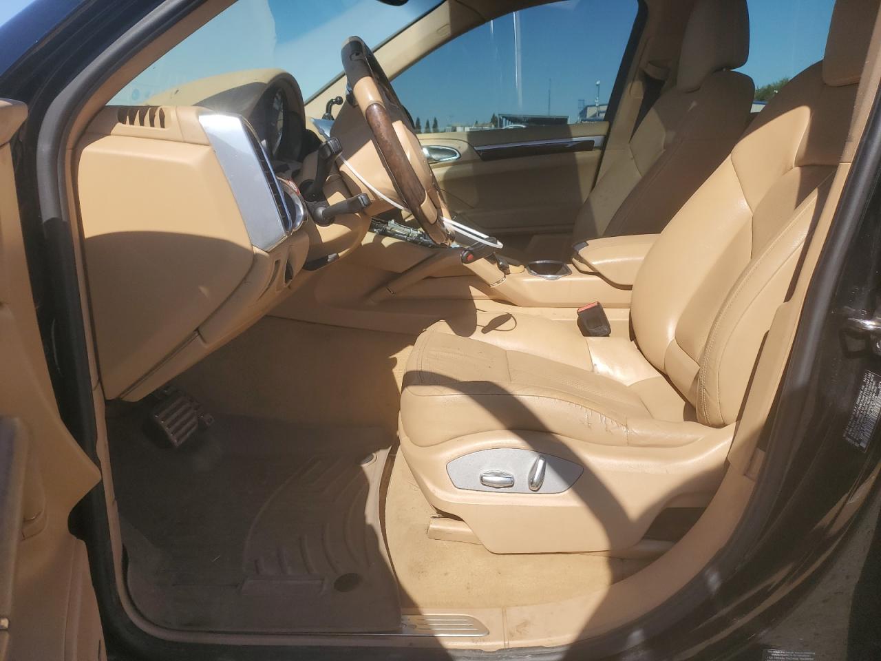 2011 Porsche Cayenne S VIN: WP1AB2A2XBLA53699 Lot: 65244025