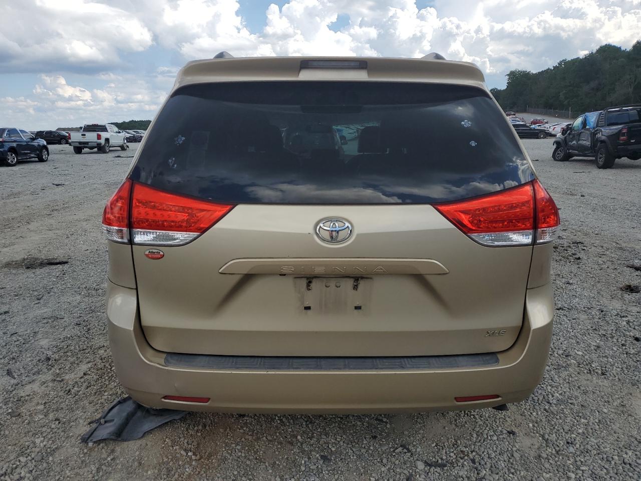 2011 Toyota Sienna Xle VIN: 5TDYK3DC5BS085873 Lot: 65537305