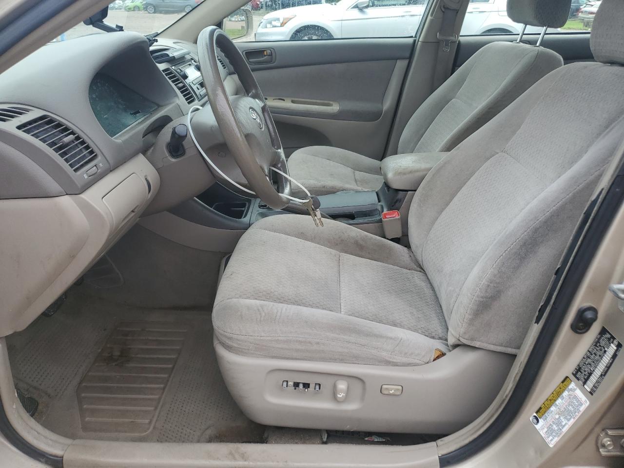 2004 Toyota Camry Le VIN: 4T1BE32K94U877252 Lot: 64211125