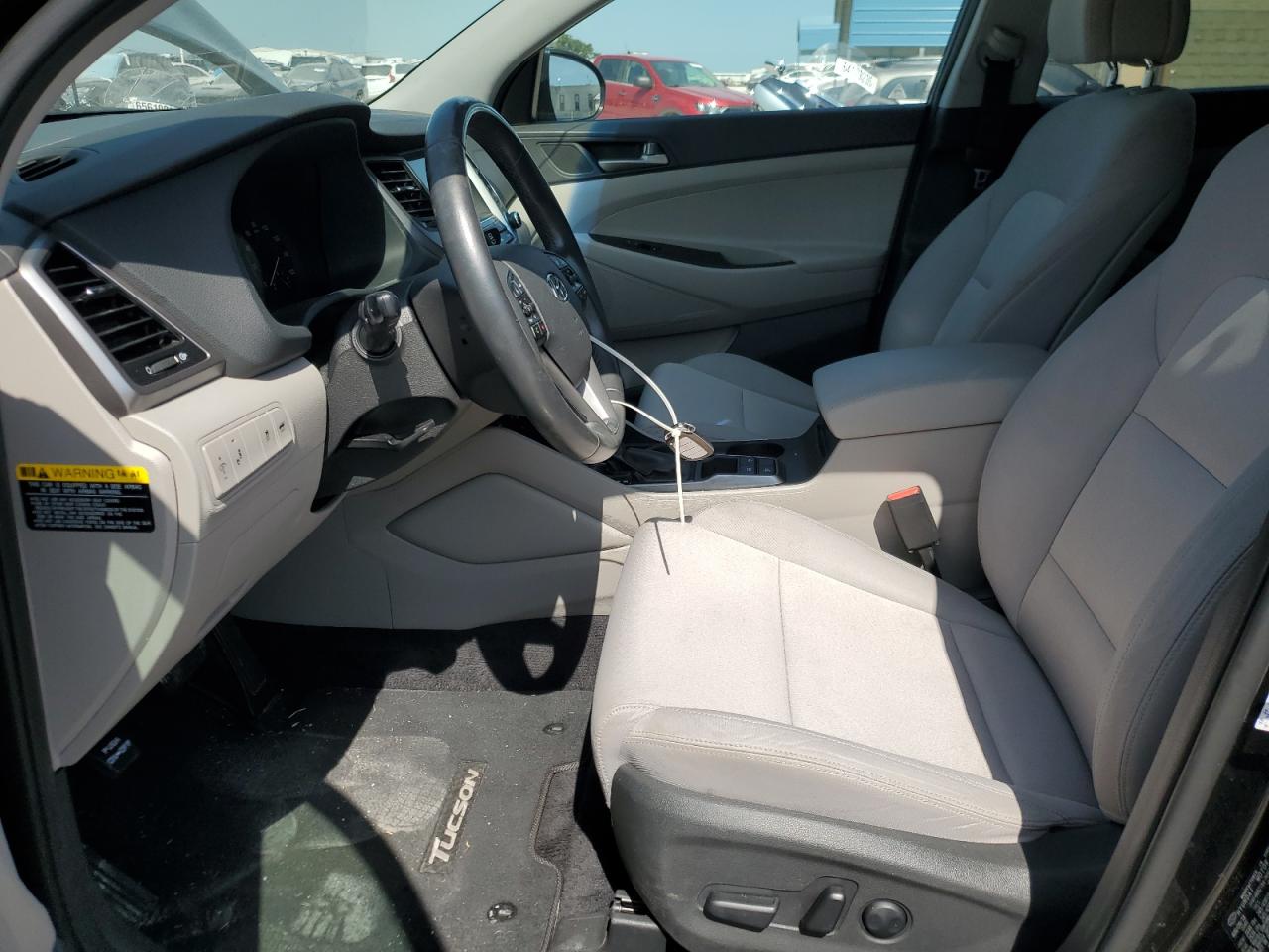 2018 Hyundai Tucson Value VIN: KM8J33A24JU820102 Lot: 63850225